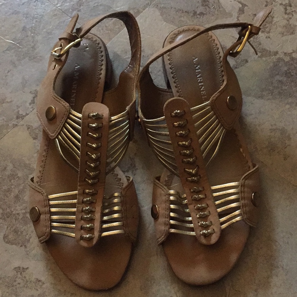 Gold and Tan Sandle - great condition